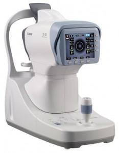 Tonometer mit Pachymeter Canon – Gerät für die Messung des Augen – Innendruckes und Hornhaut – Schnittbildes, der schon bei der Berechnung des Innendruckes das Schnittbild der Hornhaut berücksichtigt und den Innendruck somit laufend anpasst.